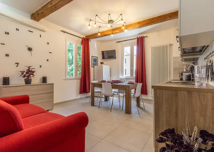 Enzo Ferrari Museum -wifi, Train Station And Parking 公寓 *