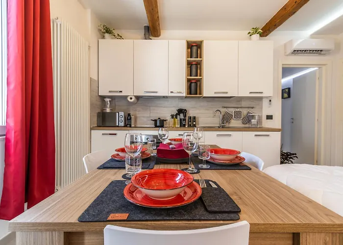 Enzo Ferrari Museum -wifi, Train Station And Parking * 摩德纳