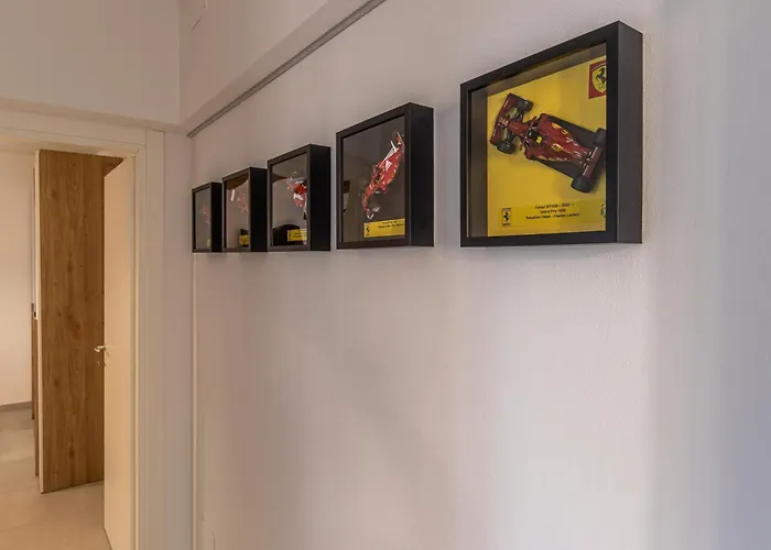 Enzo Ferrari Museum -wifi, Train Station And Parking 公寓