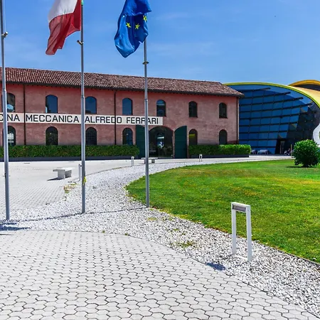 Enzo Ferrari Museum -wifi, Train Station And Parking Apartment