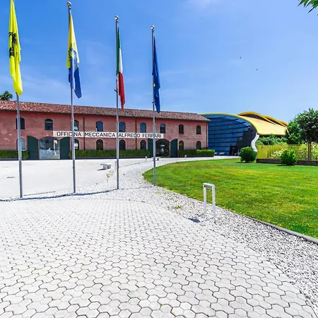 Апартаменти Enzo Ferrari Museum -wifi, Train Station And Parking *