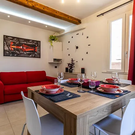 Enzo Ferrari Museum -wifi, Train Station And Parking Lejlighed *