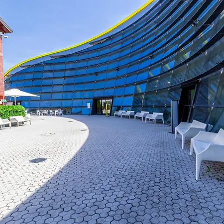 Апартаменты Enzo Ferrari Museum -wifi, Train Station And Parking *