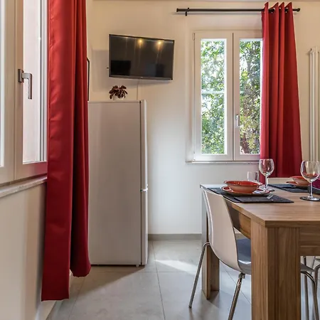 Enzo Ferrari Museum -wifi, Train Station And Parking Апартаменты