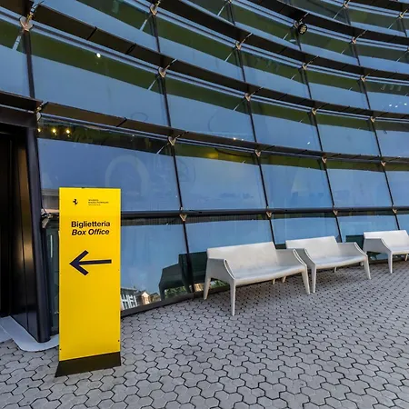 Enzo Ferrari Museum -wifi, Train Station And Parking * Модена