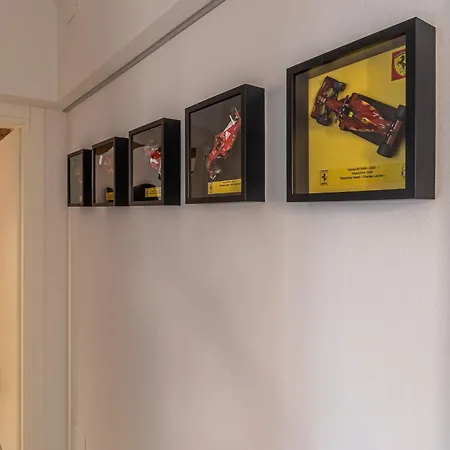Enzo Ferrari Museum -wifi, Train Station And Parking Апартаменти