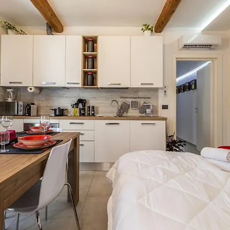 Enzo Ferrari Museum -wifi, Train Station And Parking * Модена