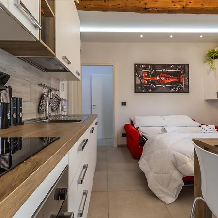 Enzo Ferrari Museum -wifi, Train Station And Parking Модена