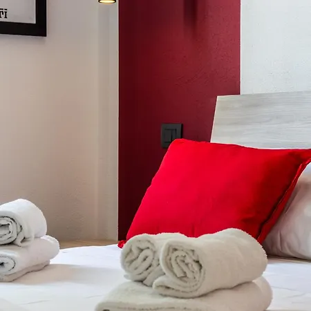 Апартаменти Enzo Ferrari Museum -wifi, Train Station And Parking