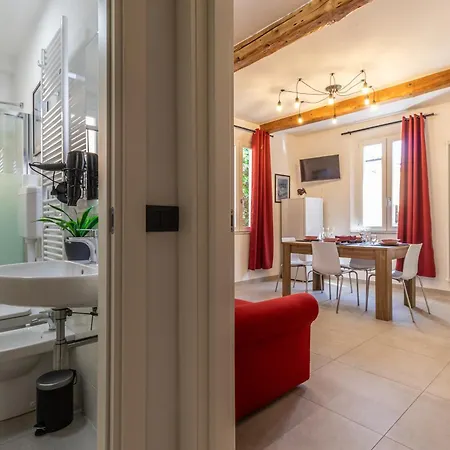 Enzo Ferrari Museum -wifi, Train Station And Parking Апартаменти *